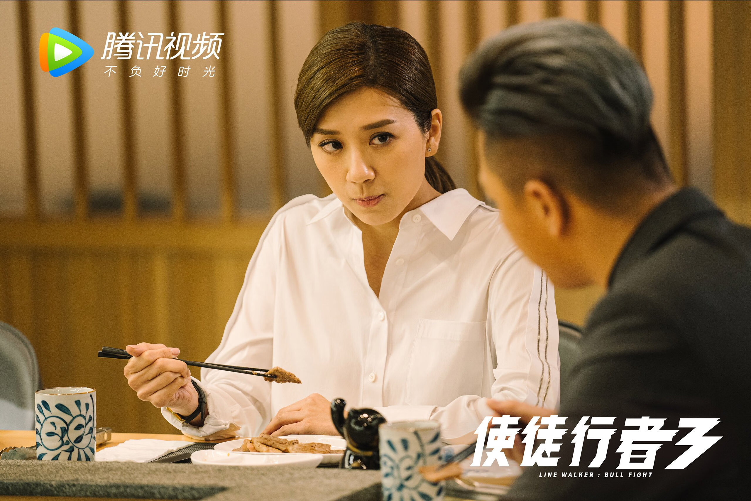 叶夫根尼娅·奇库诺娃跳水动作细腻完美，叶夫根尼·库勒什