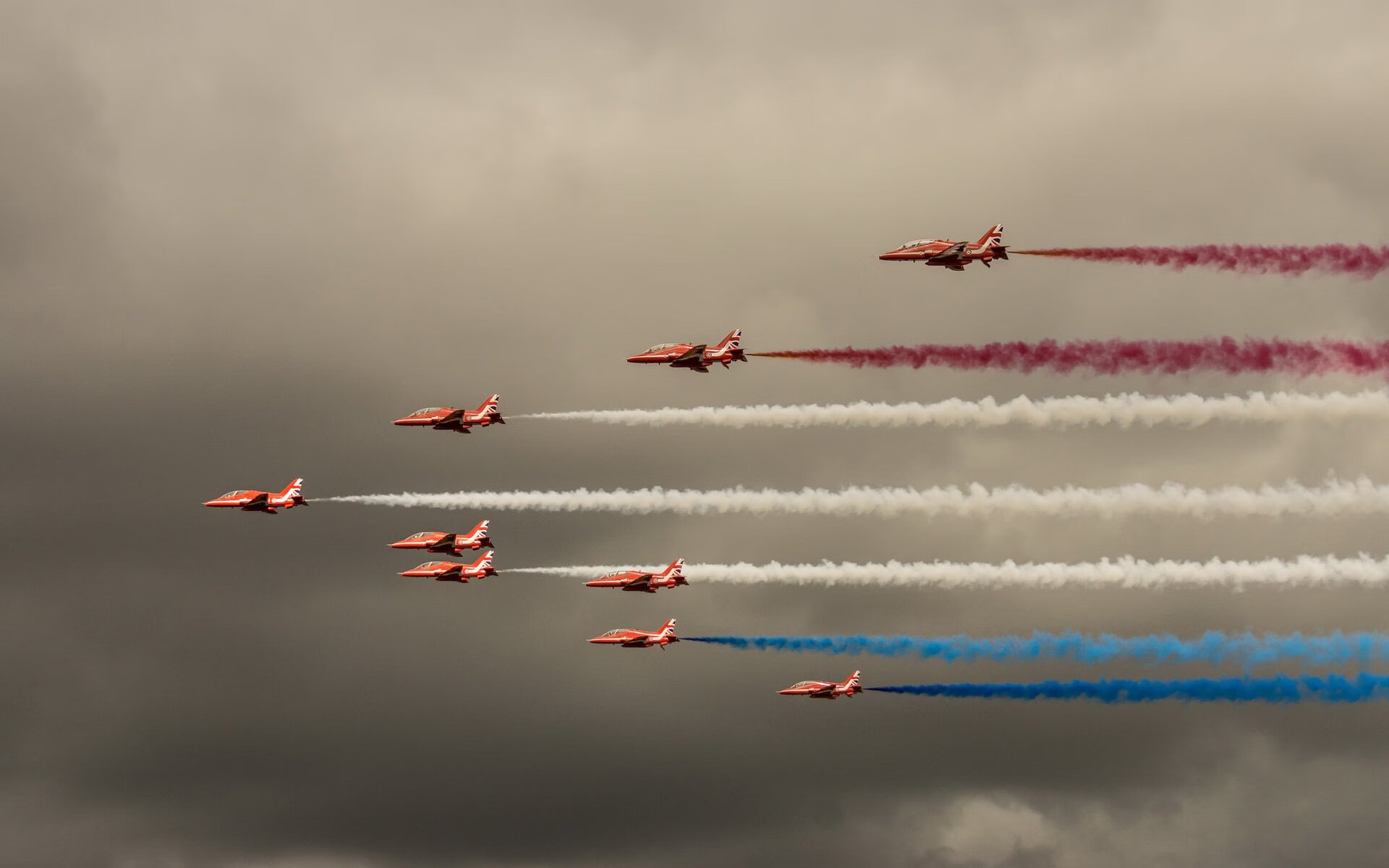 德甲激烈争夺：场面火爆震撼全场，德甲比赛集锦