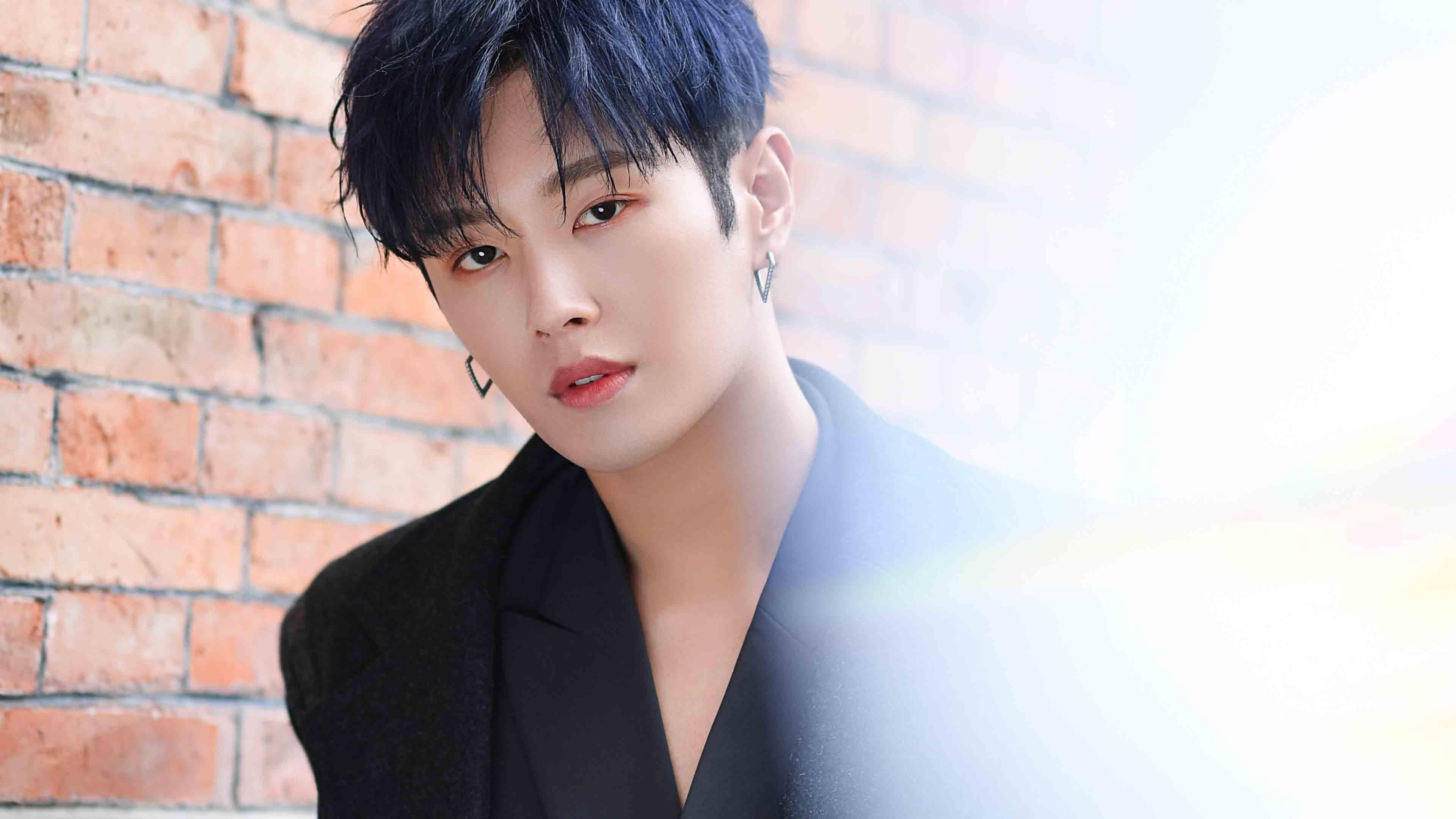 李冰洁泳池对决 展现中国选手韧性，李冰洁泳装