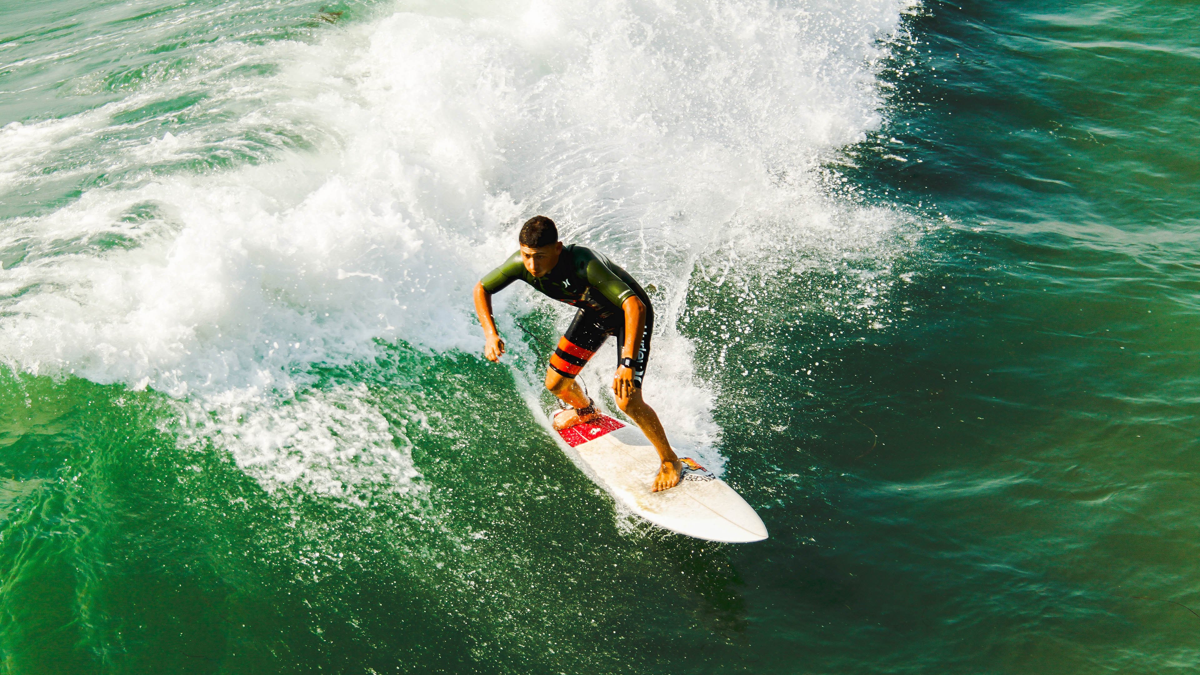 “校园足球赛绽放青春活力,青少年的梦想在绿茵场飞扬”,青少年校园足球赛口号