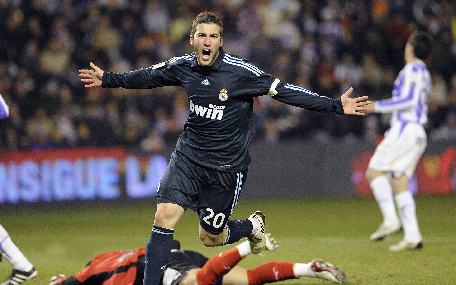 国际交流推动：跨国比赛增进友谊，跨越国际的友谊例子